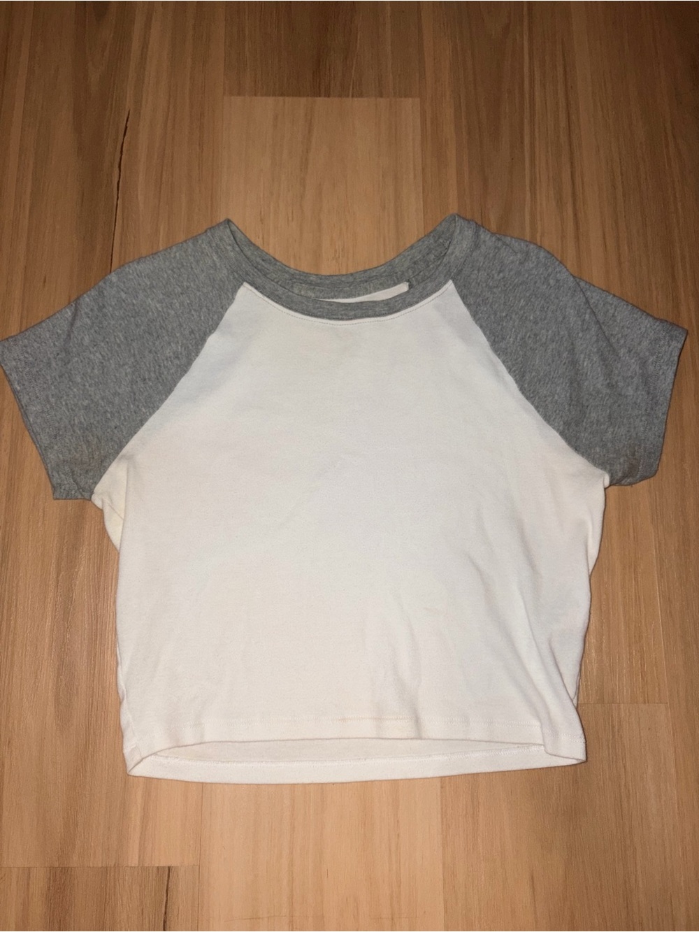 Women’s White & Gray Raglan Short Sleeve Top